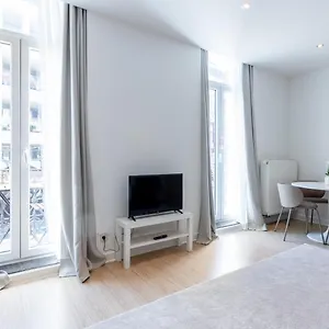 Bright, Spacious & Perfectly Located In The Heart Of Gante